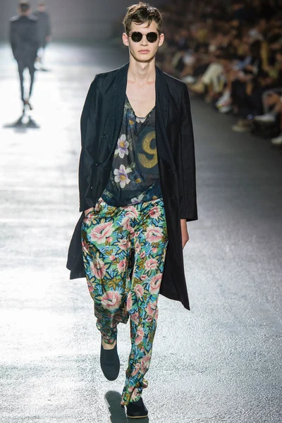 Look 48